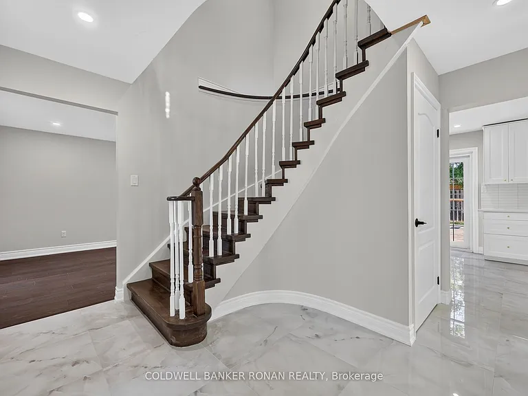 8 McCullough Ave — Photo 18