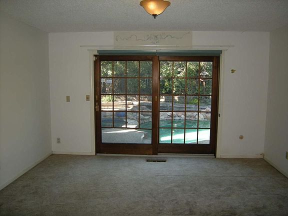 3rd image of 836 Landon Ct