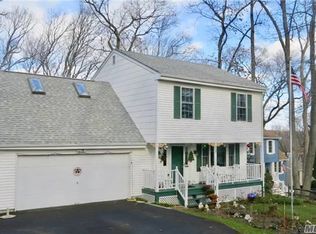 N Country Rd, Shoreham, NY 11786