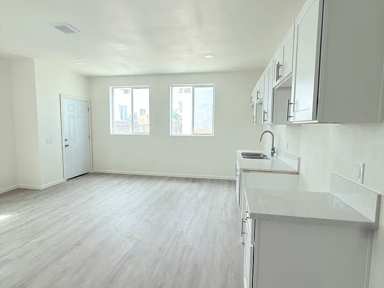 520 W Colden Ave #522-1/2 — Photo 4