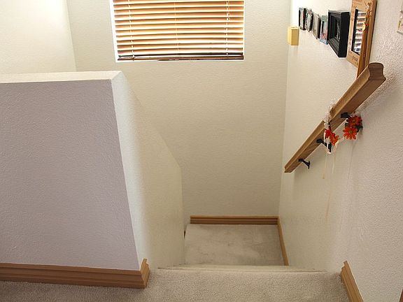 5th image of 418-20 Shirley Dr