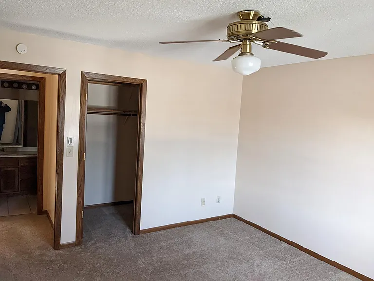 2300 Amberwood Dr — Photo 28