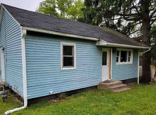 107 N Michigan St, Lapaz, IN 46537