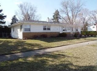 700 Eastman Dr, Mount Prospect, IL 60056