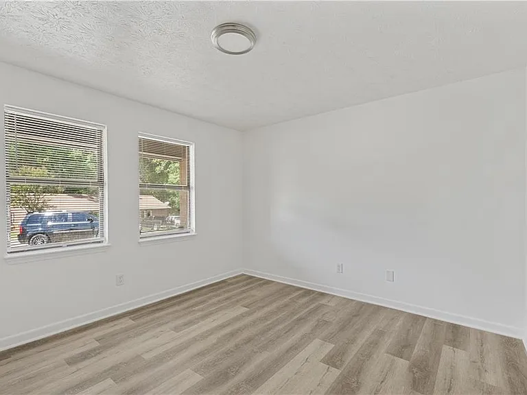 210 Tanglewood Ln #B — Photo 13