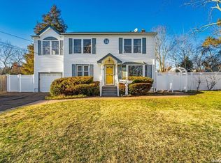 610 11th St, West Babylon, NY 11704