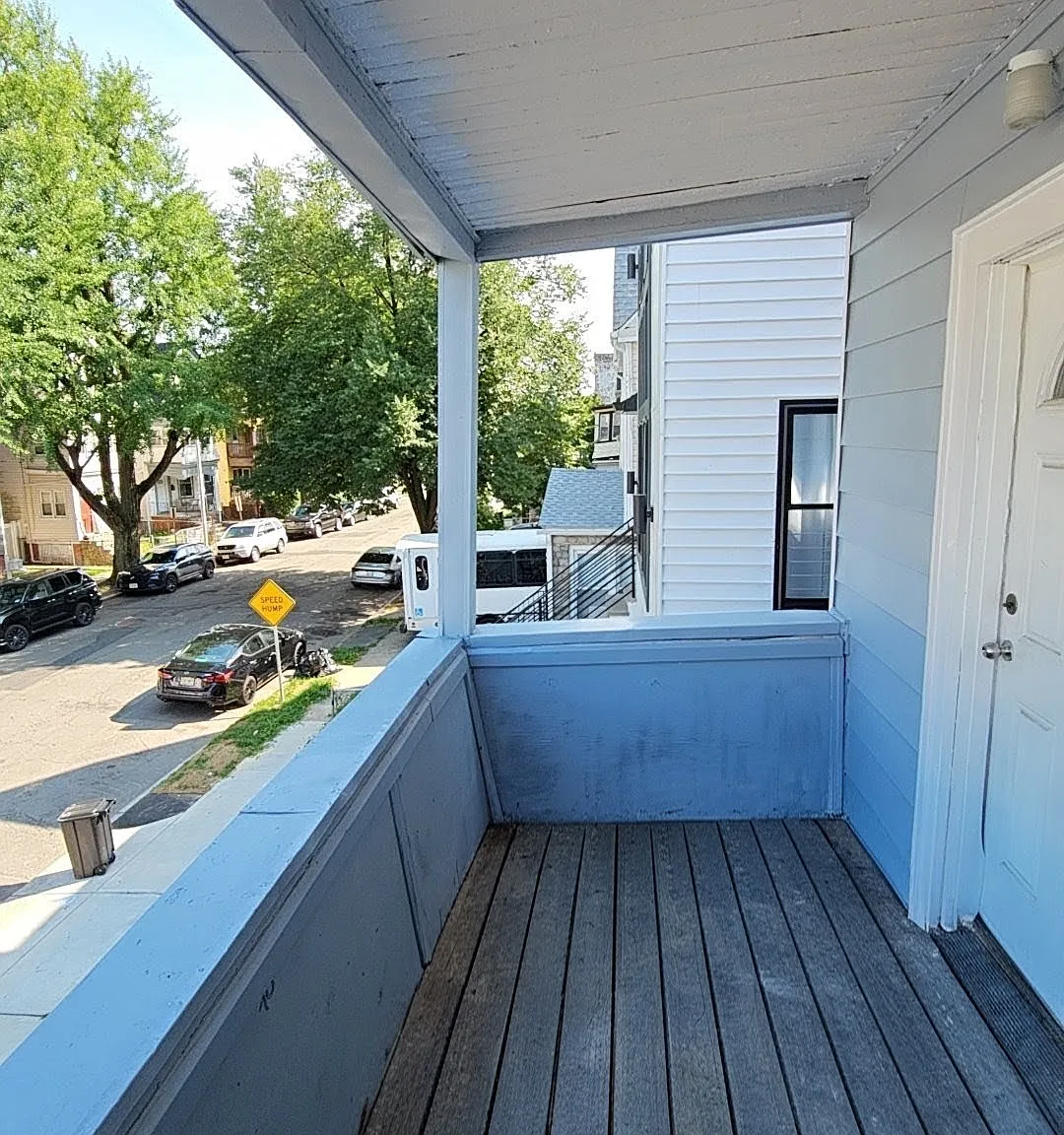 3 bed, $2,400 — Photo 3