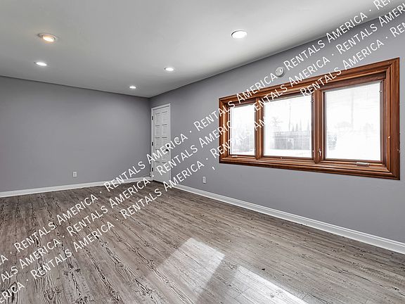 5th image of 2964 E Clarendon Ave