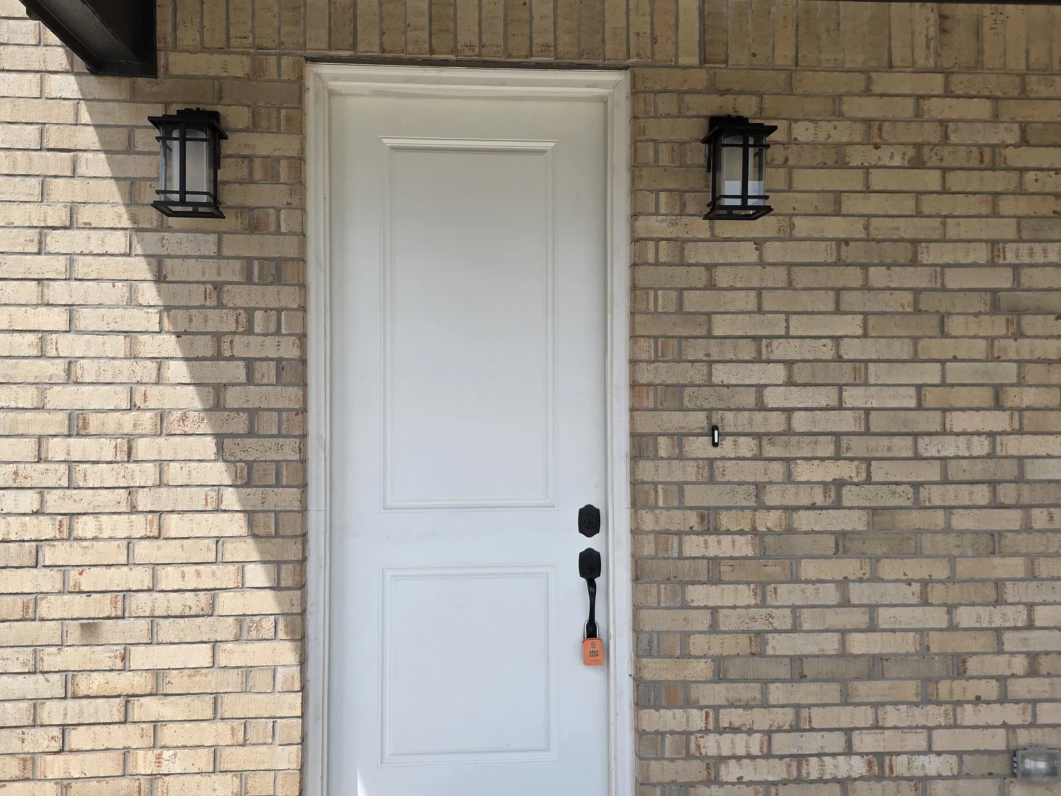 4 bed, 2200 sqft, $2,595 — Photo 2