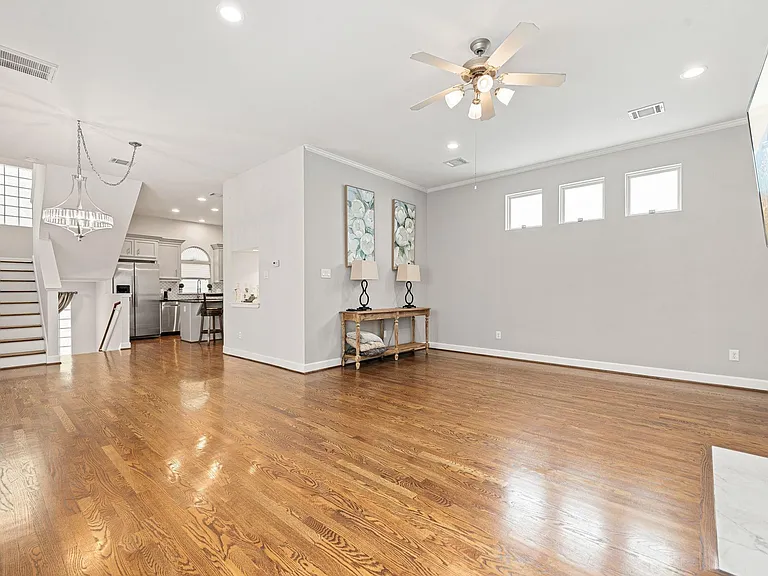 548 Westcross St — Photo 4