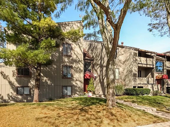 2nd image of 9601 Bayview Dr APT 202