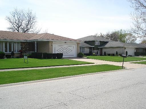 3rd image of 7741 S Sycamore Dr
