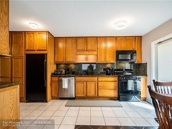 4th image of 2750 NE 28th Ct #4