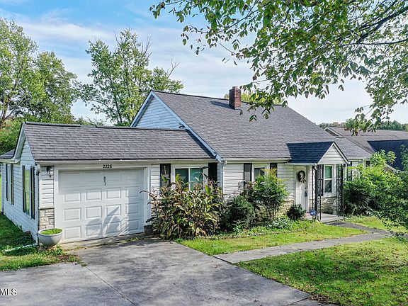 3rd image of 2228 Montvale Rd