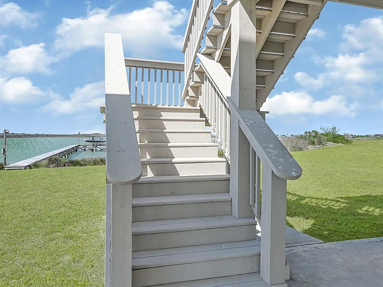 747 Waypoint Dr — Photo 10