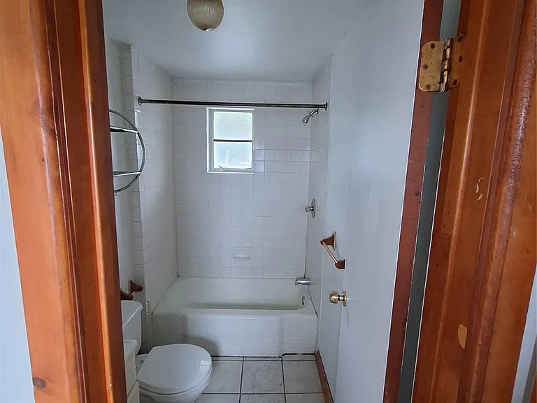 2095 Ulster Ave #9 — Photo 6