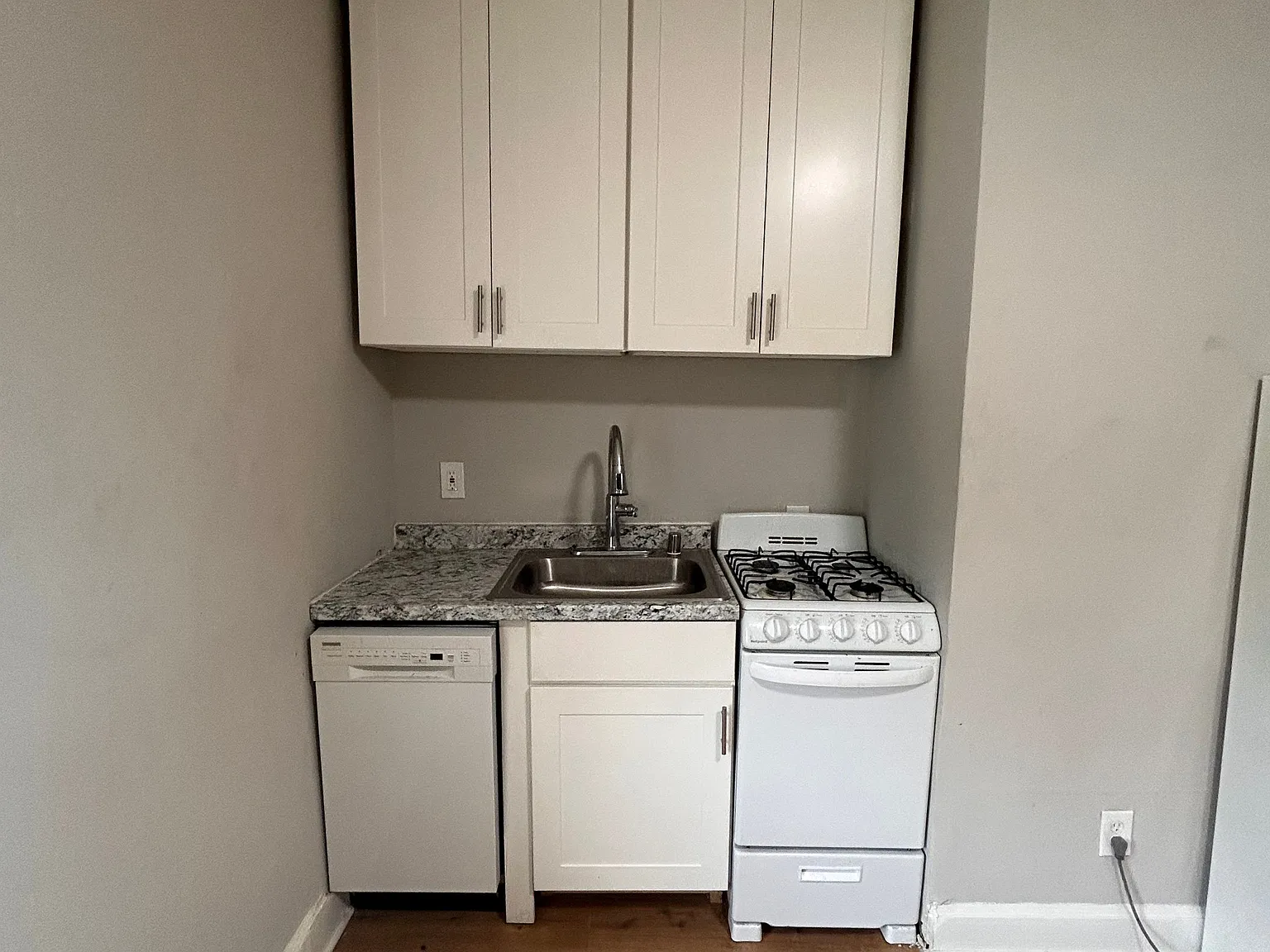 Newly Renovated Milwaukee Lower East Side Studio/ One bed Apartments- Located Near Brady Street — Photo 4