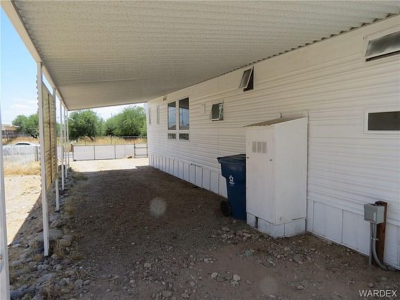3rd image of 915 Swan Dr