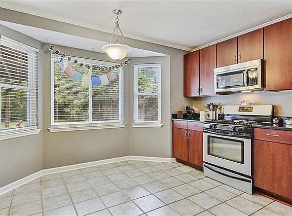 3rd image of 1410 Fernwood Dr