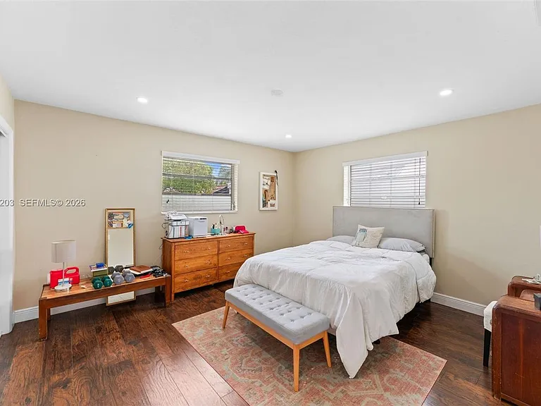 2311 SW 2nd St #0 — Photo 15