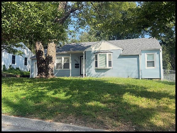 4th image of 411 9th St