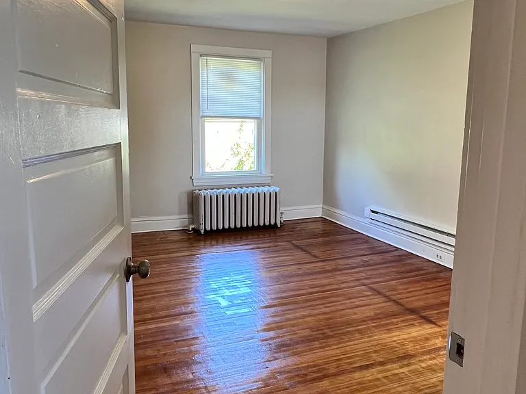 1411 E King St #6 — Photo 13