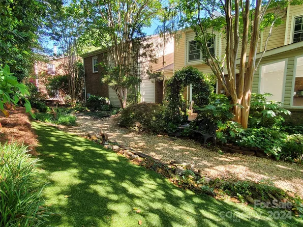 7326 Quail Meadow Ln, Charlotte, NC 28210