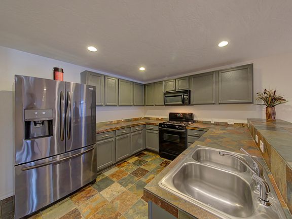 4th image of 5916 N Fairview Dr
