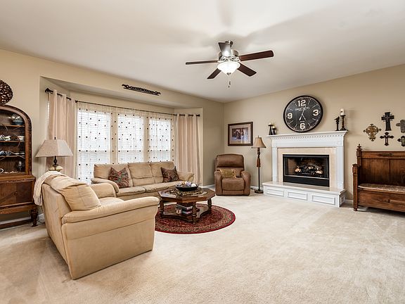 3rd image of 913 Thornridge Ct