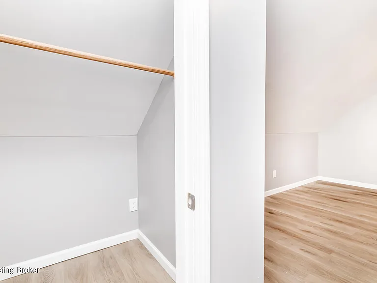 204 W Warfield St — Photo 21