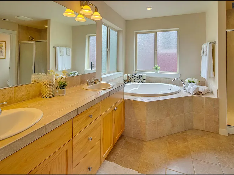 3138 NE Monte Vista Ln — Photo 4