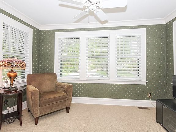 5th image of 139 Malden Ave
