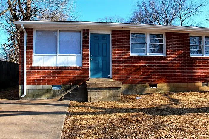 2 bed, 1.0 bath, 700 sqft, $1,095 — Photo 2