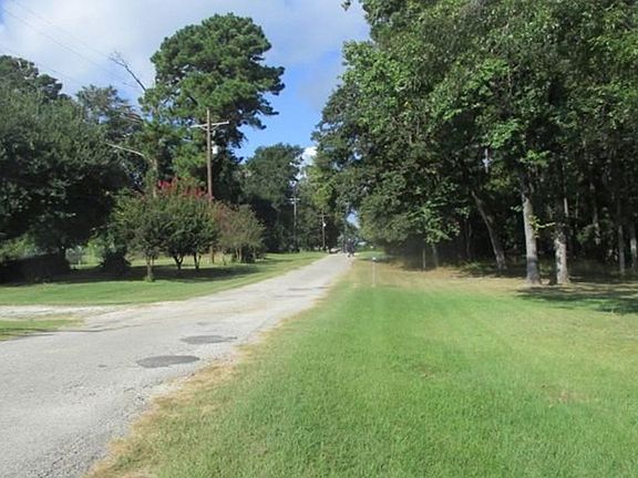 Exterior Neighborhood (street photo)