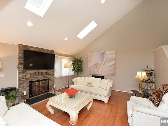 4th image of 6 Romopock Ct #6