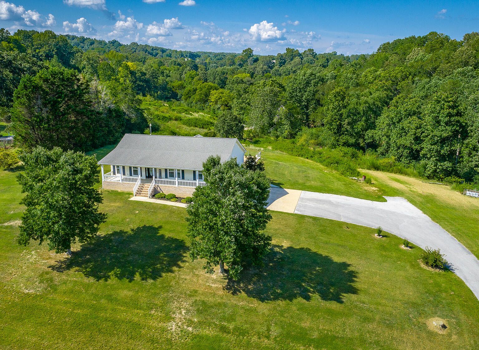 9513 Hixson Pike, Soddy Daisy, TN 37379 | Zillow