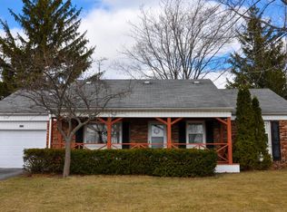 1121 Ivy Hall Ln, Buffalo Grove, IL 60089