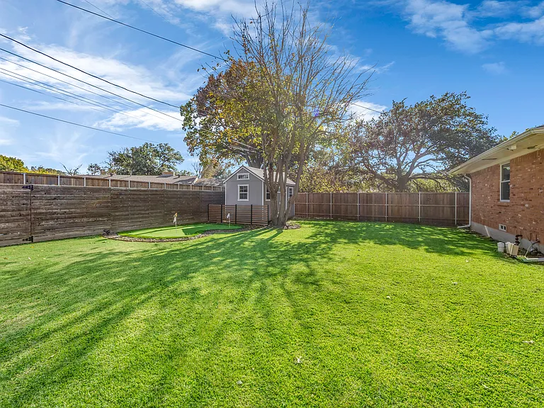 403 S Lois Ln — Photo 35