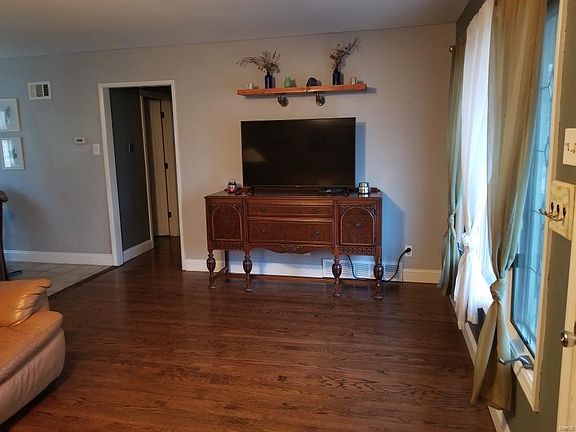 3rd image of 4476 Cayuga Dr