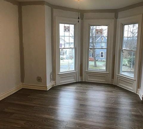 4th image of 318 Gibson St