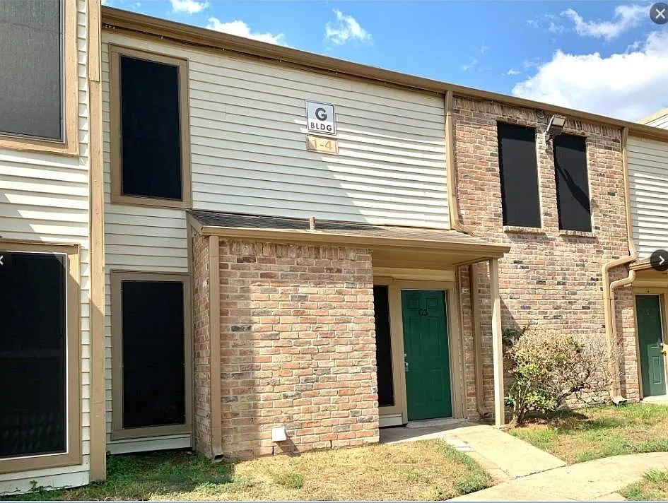 2 bed, 1.5 bath, 1221 sqft, $1,125 — Photo 2
