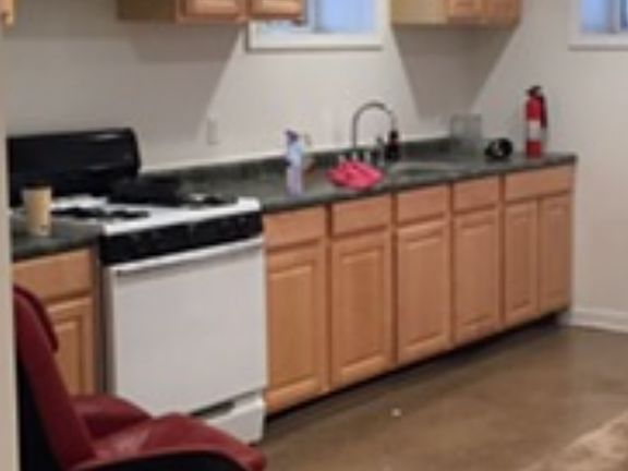 4th image of 129 Orchard St APT 1