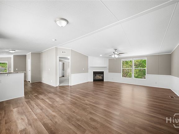 4th image of 325 Formosa Drive