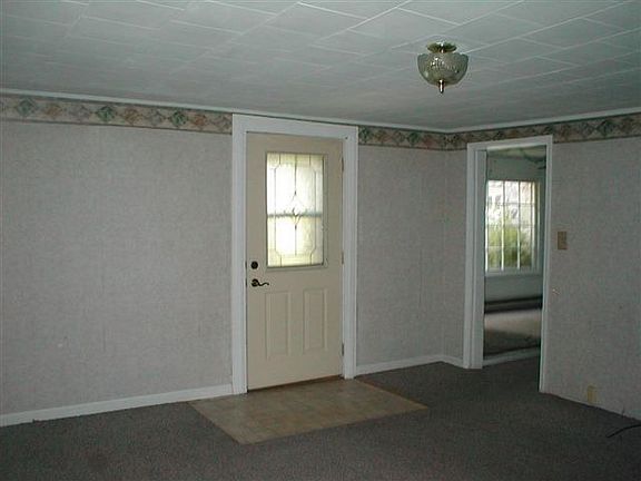 5th image of 10615 N Walnut St