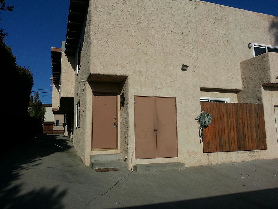 2nd image of 804 Harkness Ln APT 4