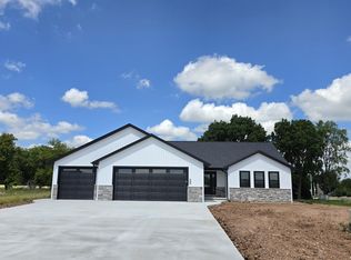 N9285 Homestead Ln, Appleton, WI 54915