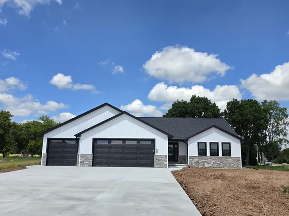 N9285 Homestead Ln, Appleton, WI 54915