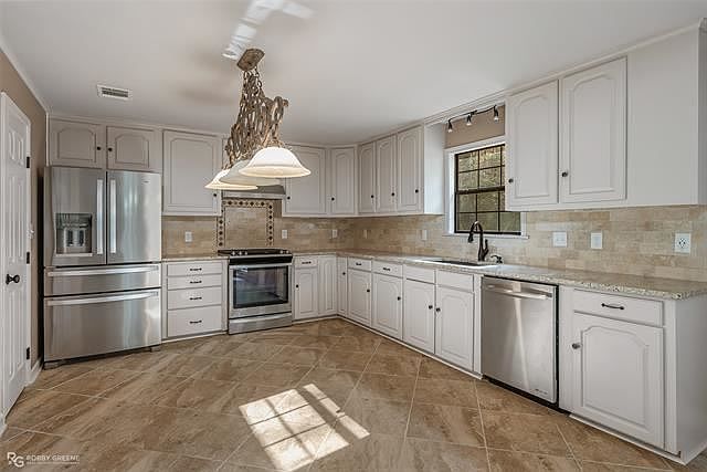 1st image of 1009 Almond Cir
