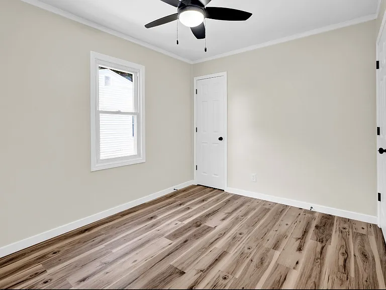 2205 S Lombard Ave — Photo 18