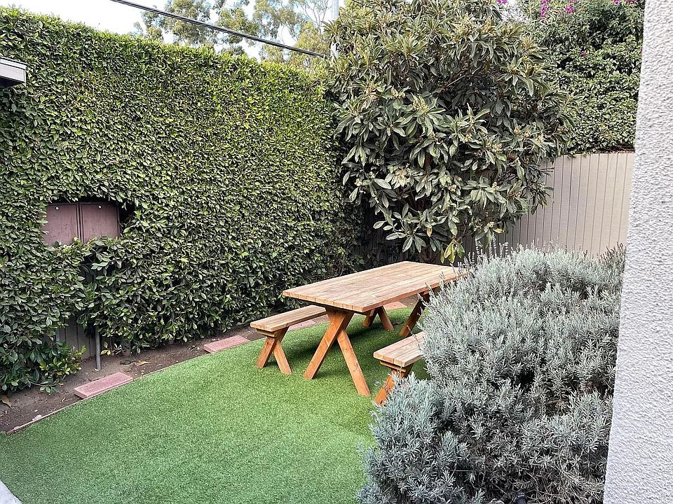 1st image of 12040 Culver Blvd #1